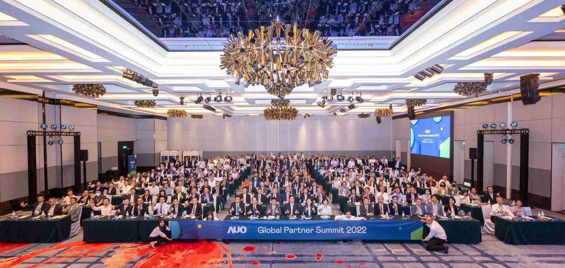 友達推動「安心、、、創新、、用心、、、、同心、、、盡心」五星職旅，，，為菲籍員工打造全方位照護，，，，首度贏得「人權實踐與發展領袖獎」殊榮