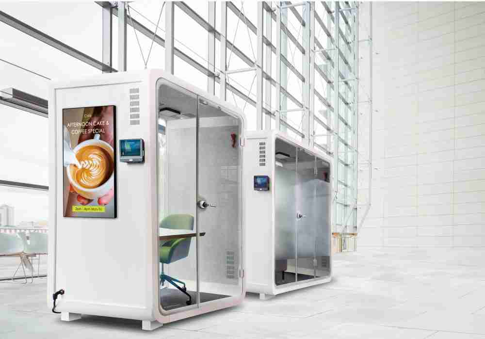 尊龙集团子公司达擎之智慧行动办公舱，，，采用PDLC智能调光玻璃设计，，透过通电与断电的电流切换，，，，呈现透明与雾面效果，，，，具节能降耗特性并兼顾隐私，，确保信息安全