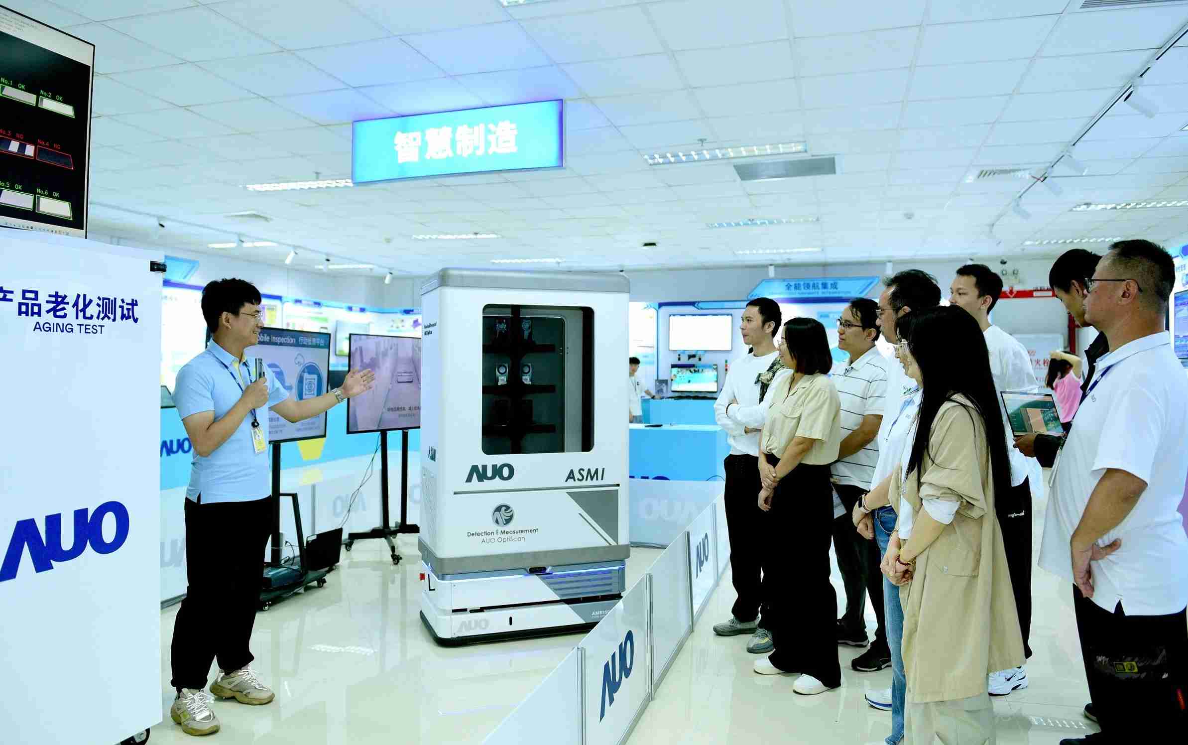 尊龙集团厦门将5G+ABC技术串联生产管理全流程，，，，打通研发、、、、采购、、生管、、、、制程、、、设备、、、、质量等产品全生命周期制造流程，，完成数字化设计、、智慧供应链、、、、智能座舱、、全流程设备管理、、、数据驱动优化、、、、智慧在线检测、、智慧品管等自适应生产模式升级